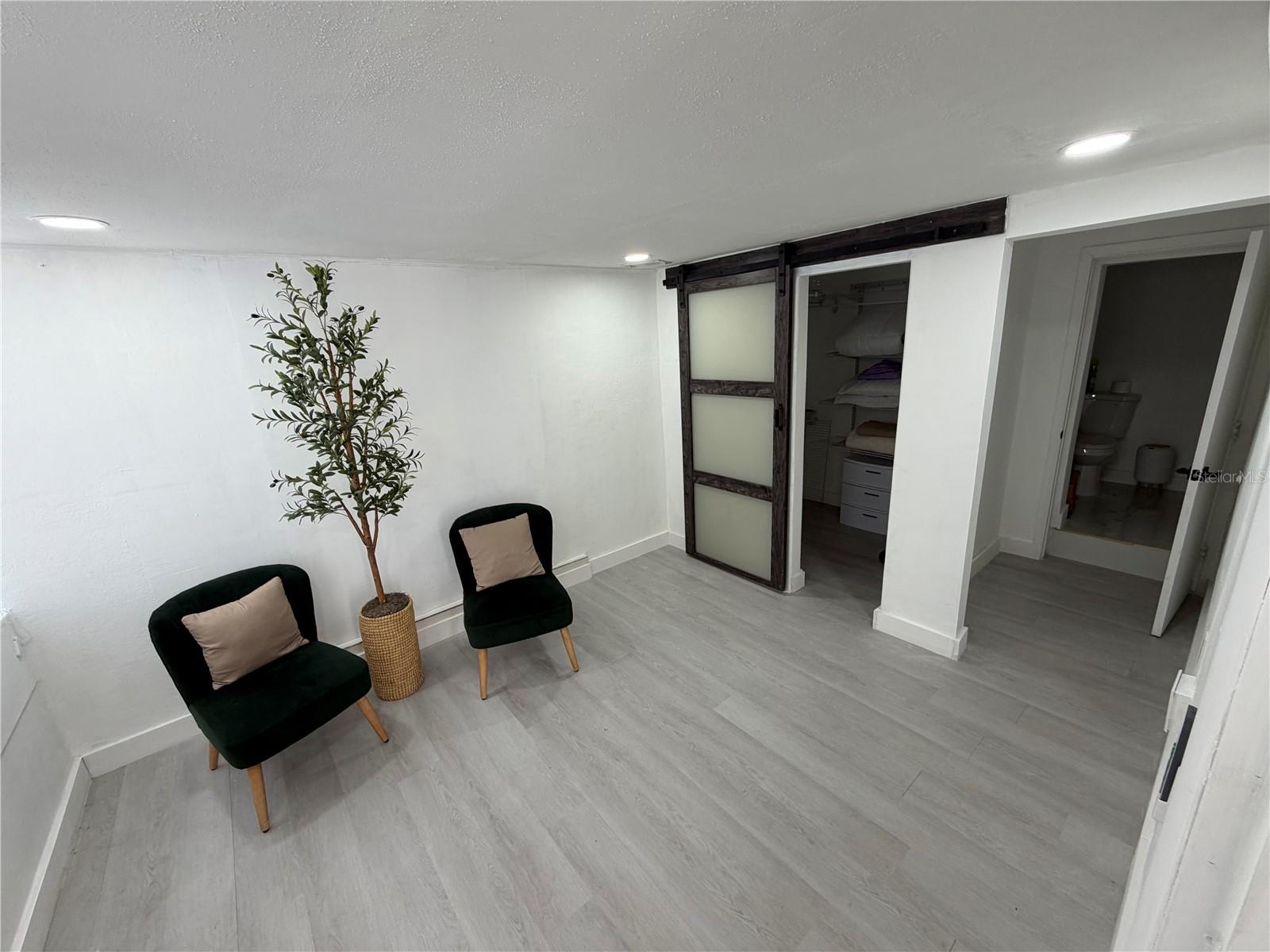 126 Miami Gardens Rd Property Photo 11