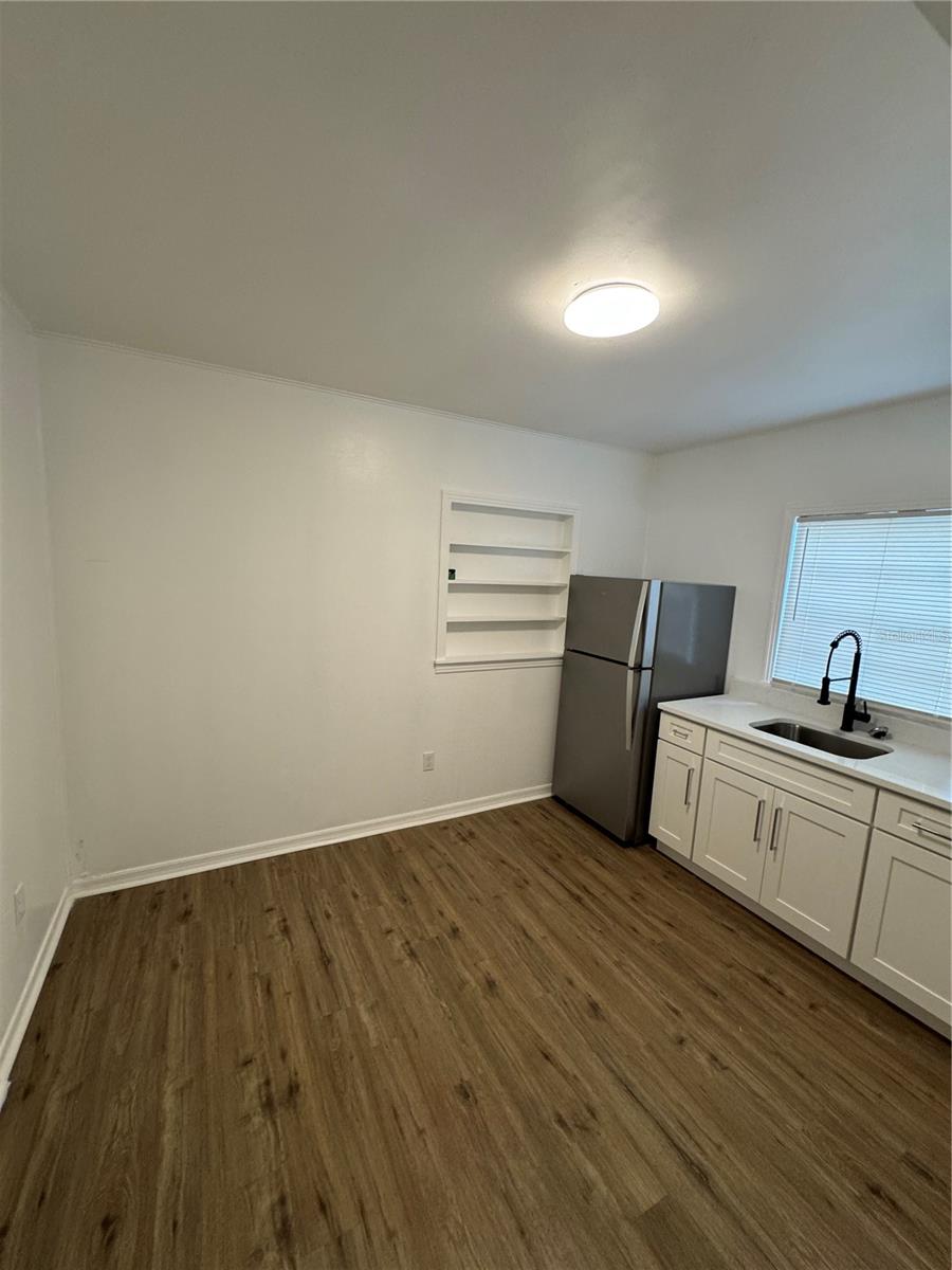 2016 E Clifton St #b Property Photo 5