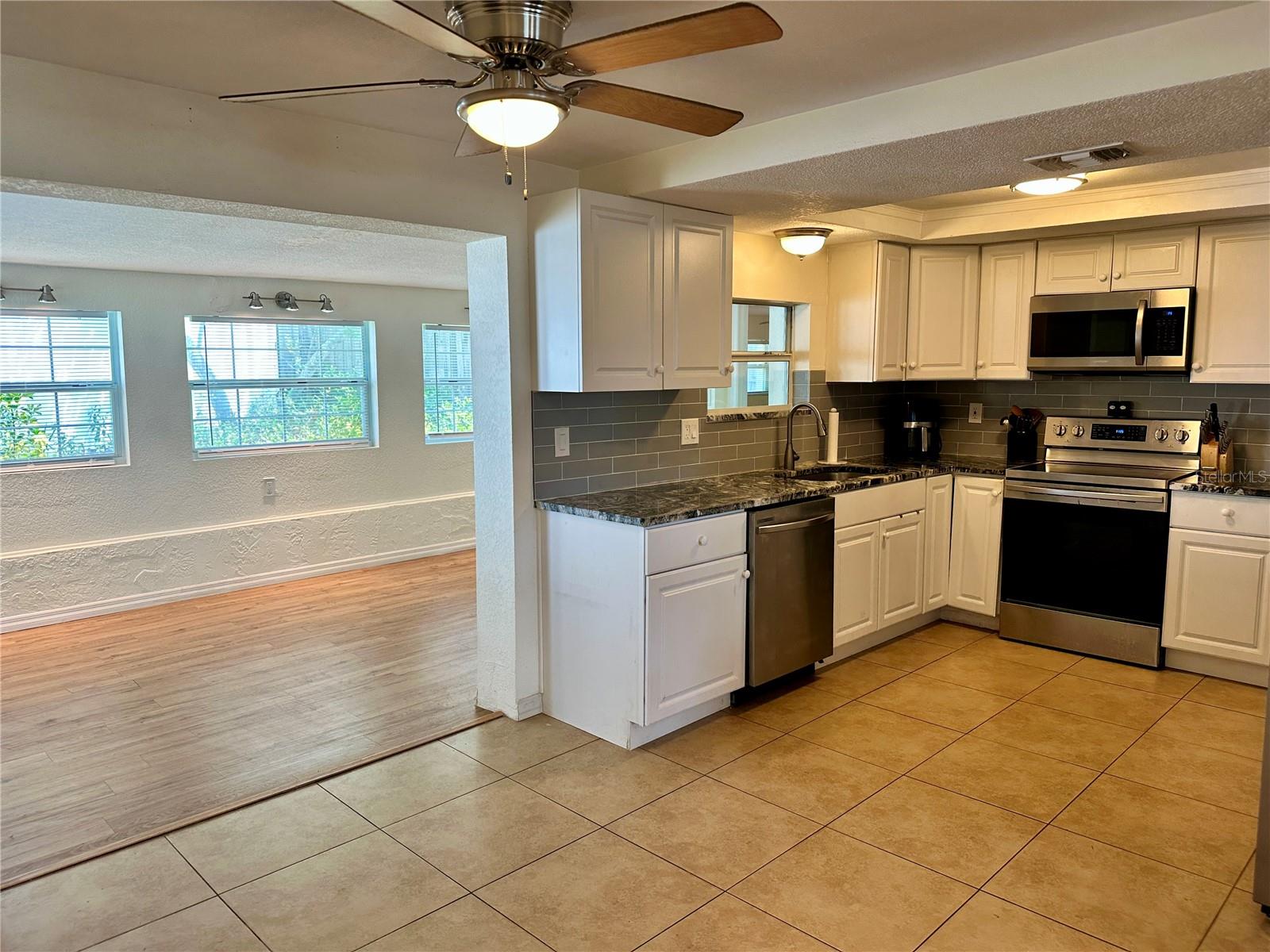 3240 Briar Cliff Dr Property Photo 9