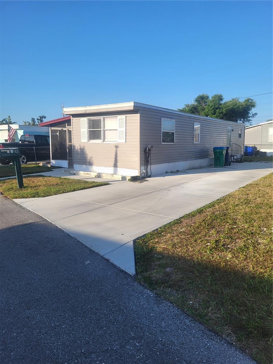 6580 SEMINOLE BLVD #424 Property Photo 1