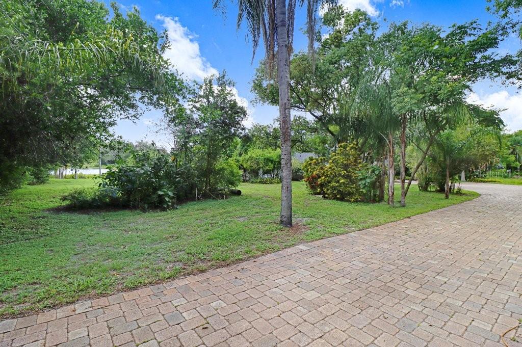 1350 Eckles Dr Property Photo 5