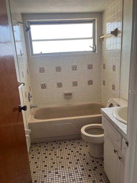 300 94th Ave N Property Photo 12