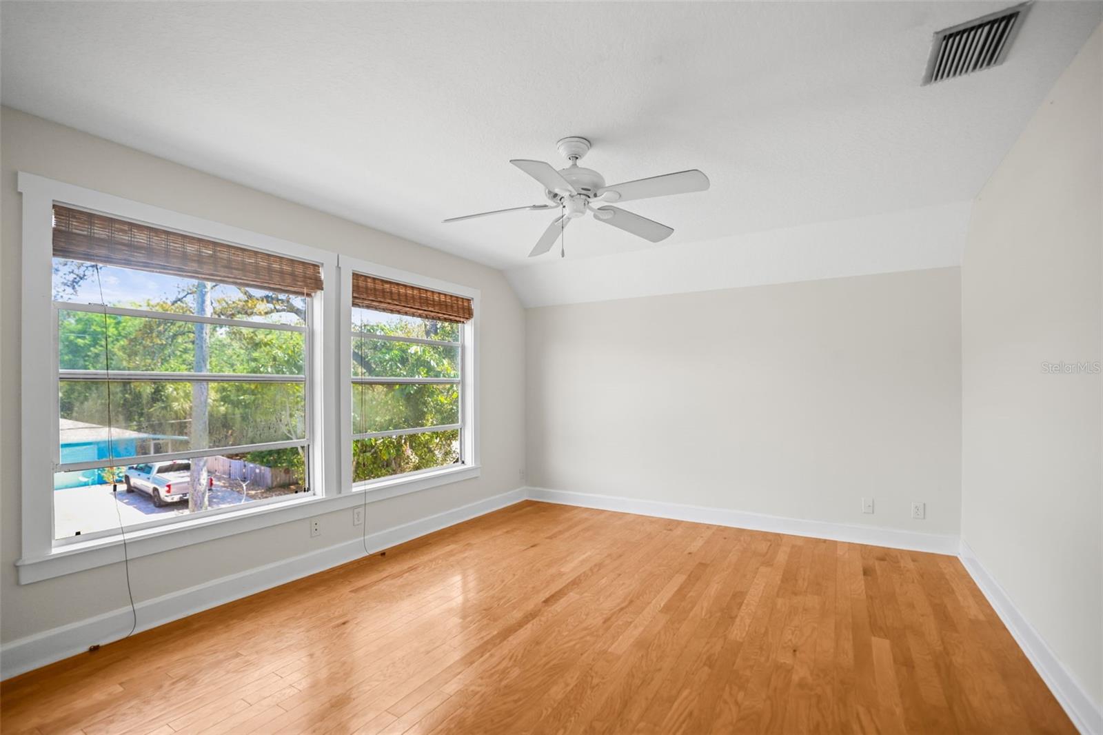 TB8491727 Property Photo 31