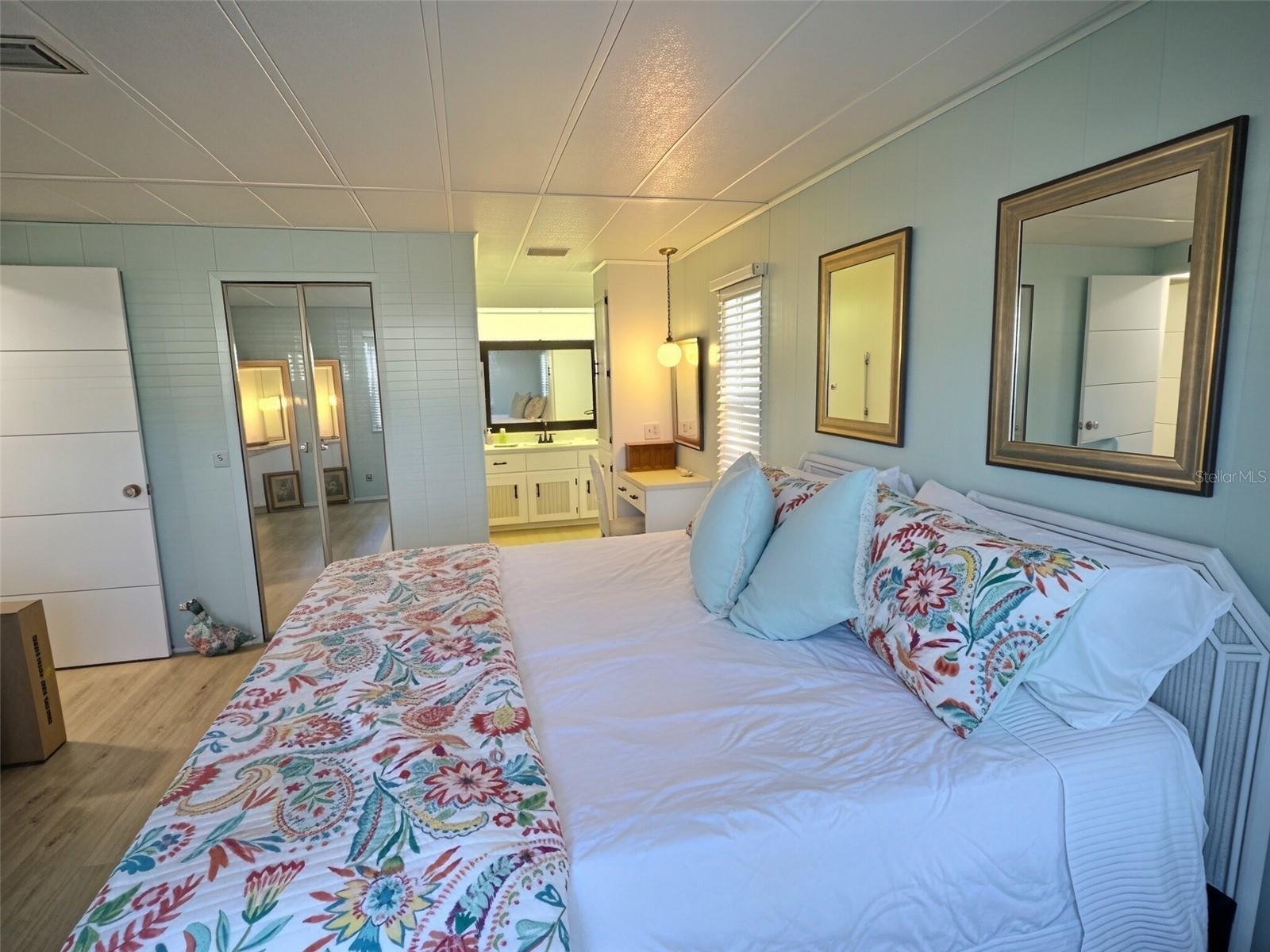 46 Palm Forest Dr Property Photo 2