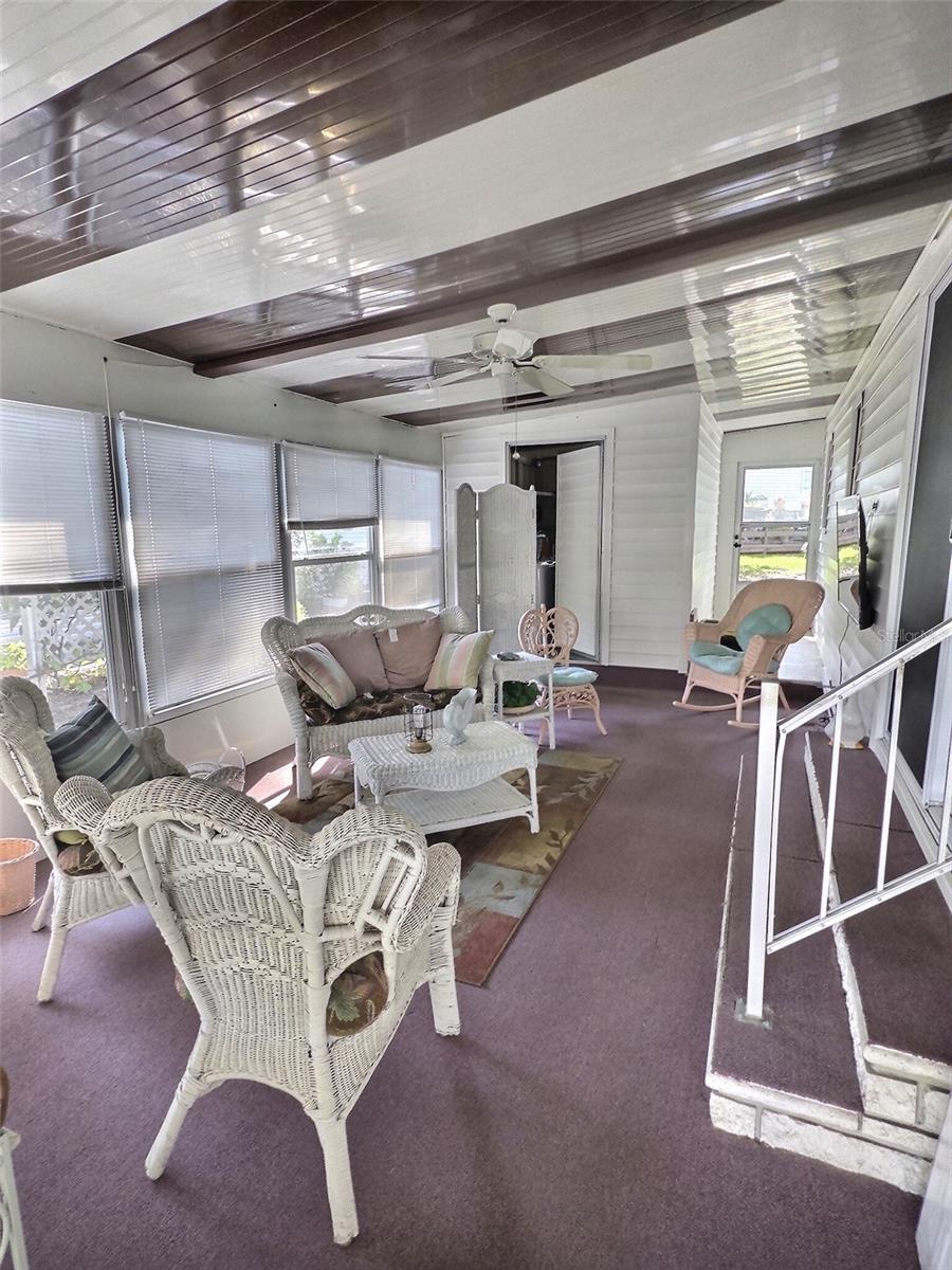 46 Palm Forest Dr Property Photo 6