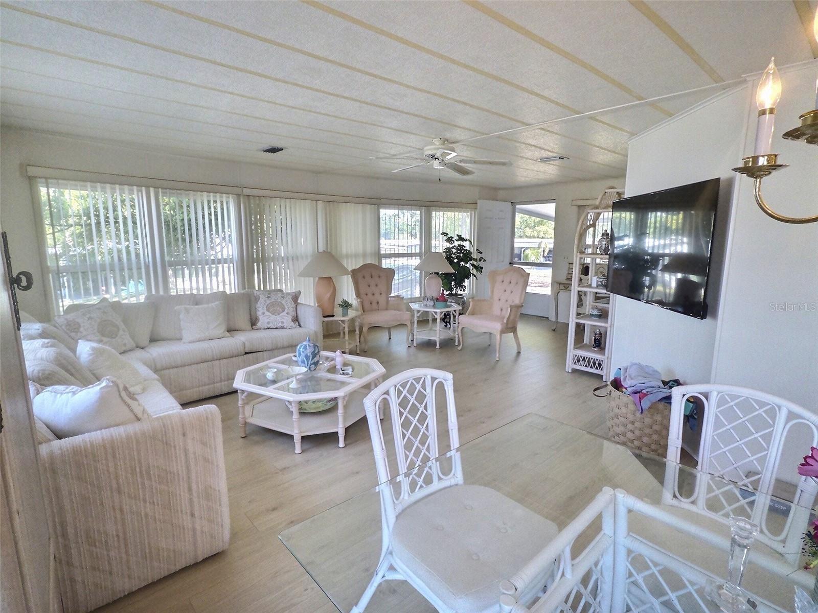 46 Palm Forest Dr Property Photo 7