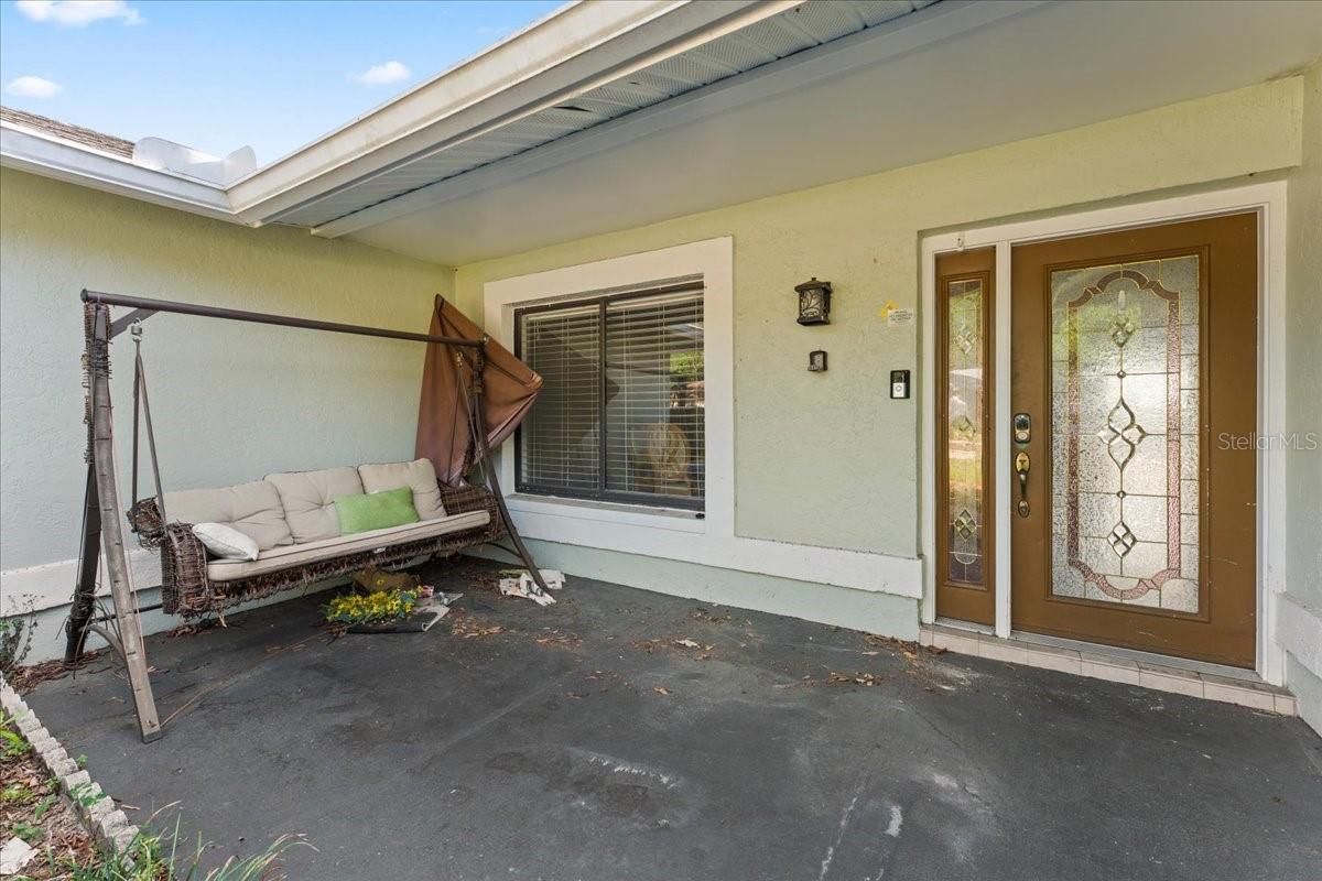 905 Stratford Manor Dr Property Photo 3