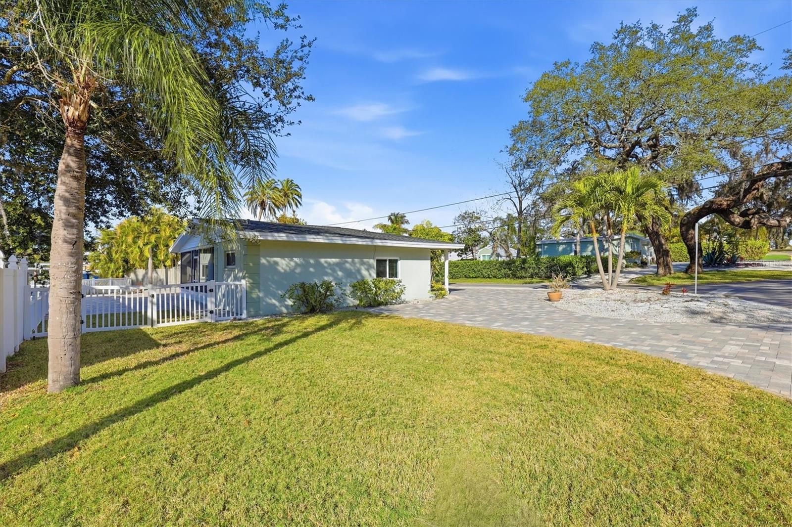 302 Georgia Ave Property Photo 3