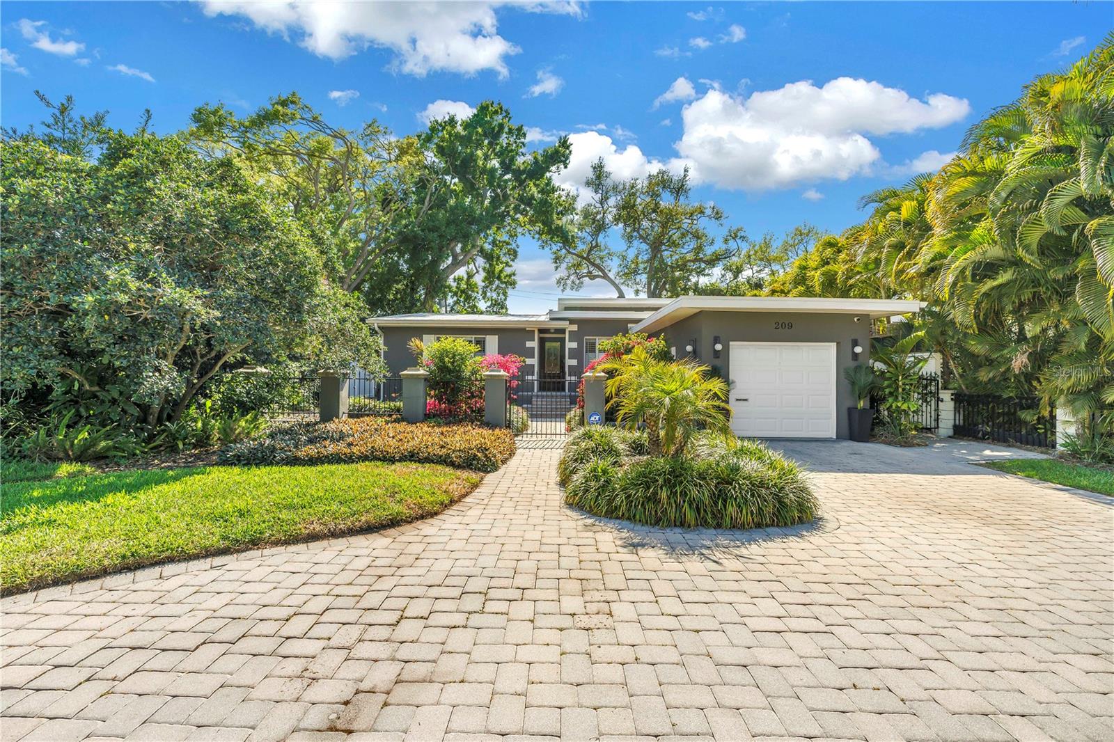 209 Bandera Way Ne Property Photo 1
