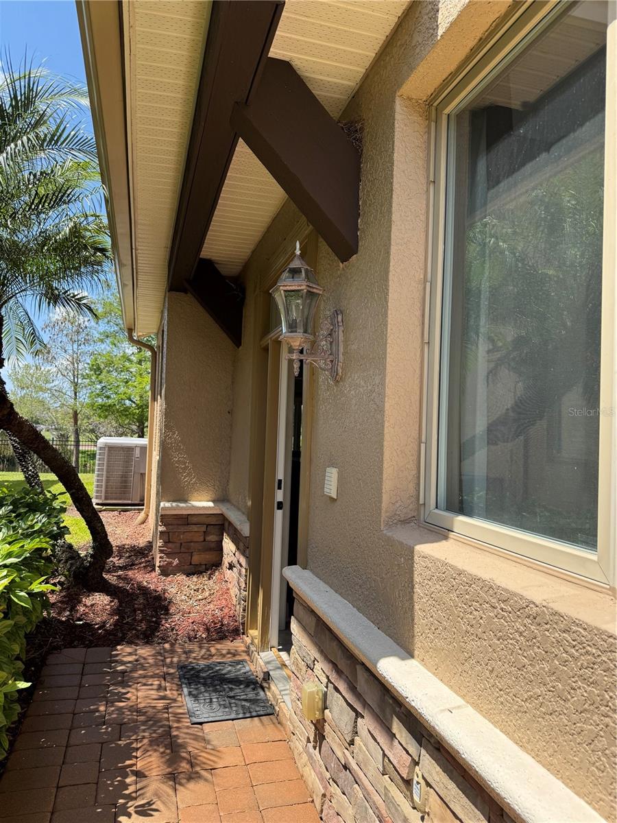 644 Saxony Blvd Property Photo 2