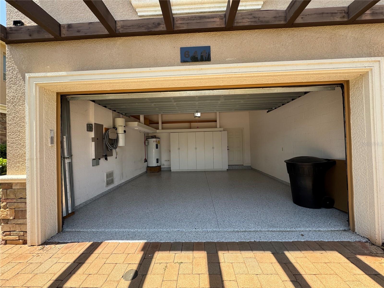 644 Saxony Blvd Property Photo 3