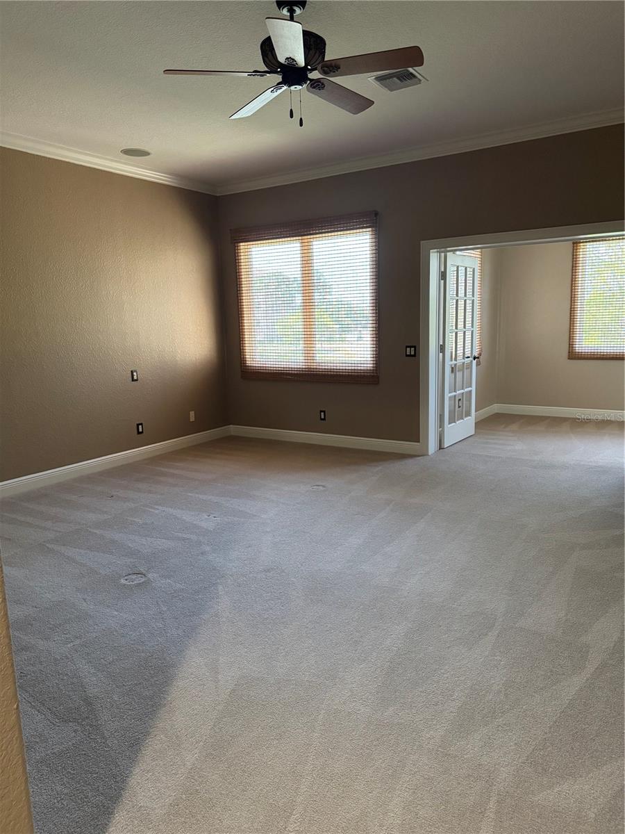 644 Saxony Blvd Property Photo 5