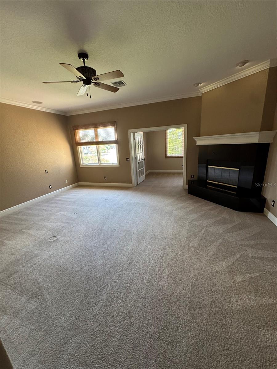 644 Saxony Blvd Property Photo 6