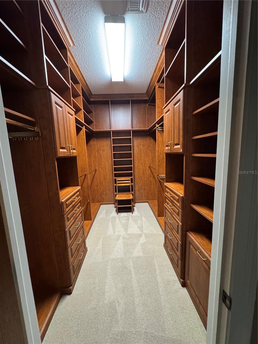 644 Saxony Blvd Property Photo 7