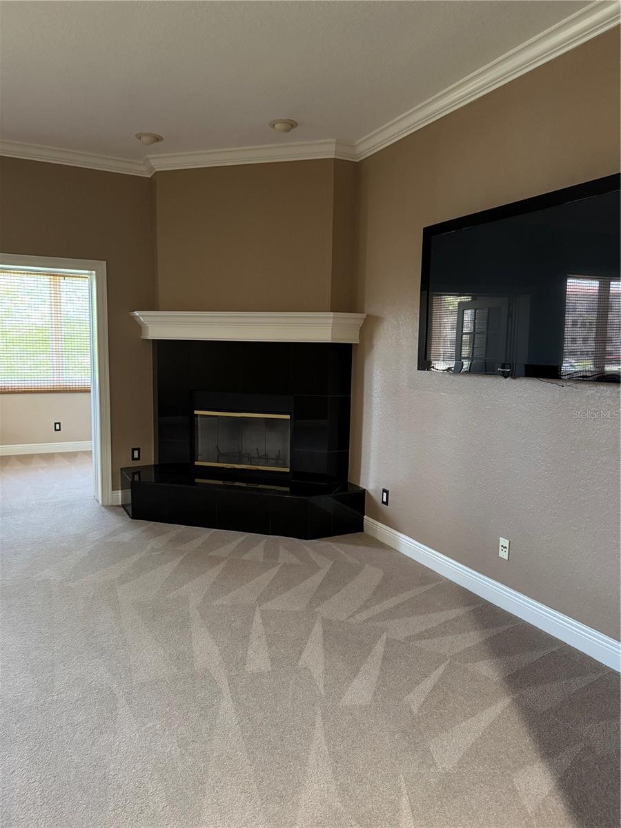 644 Saxony Blvd Property Photo 9