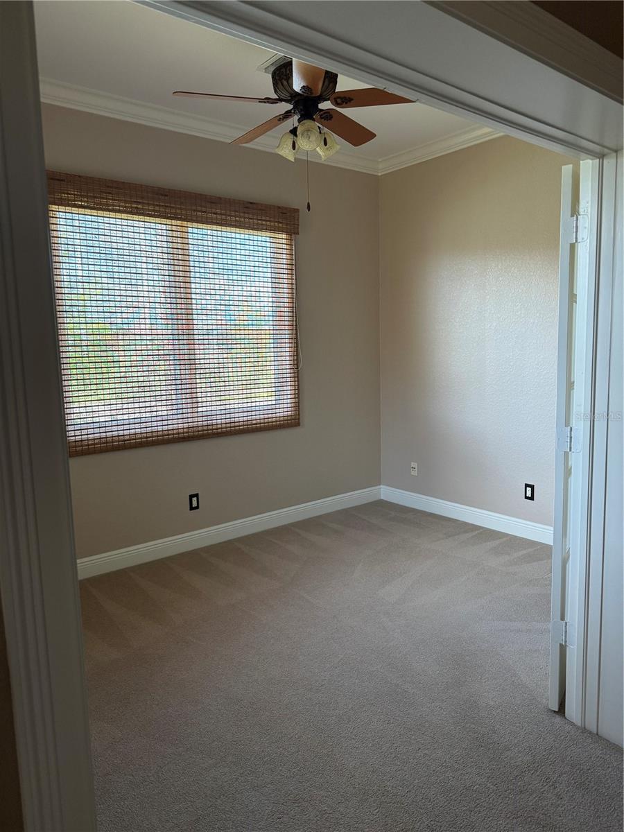 644 Saxony Blvd Property Photo 11