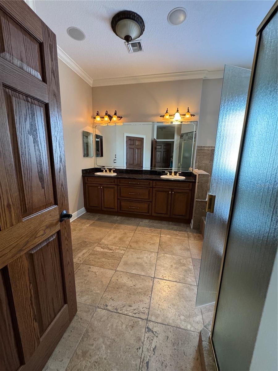 644 Saxony Blvd Property Photo 12