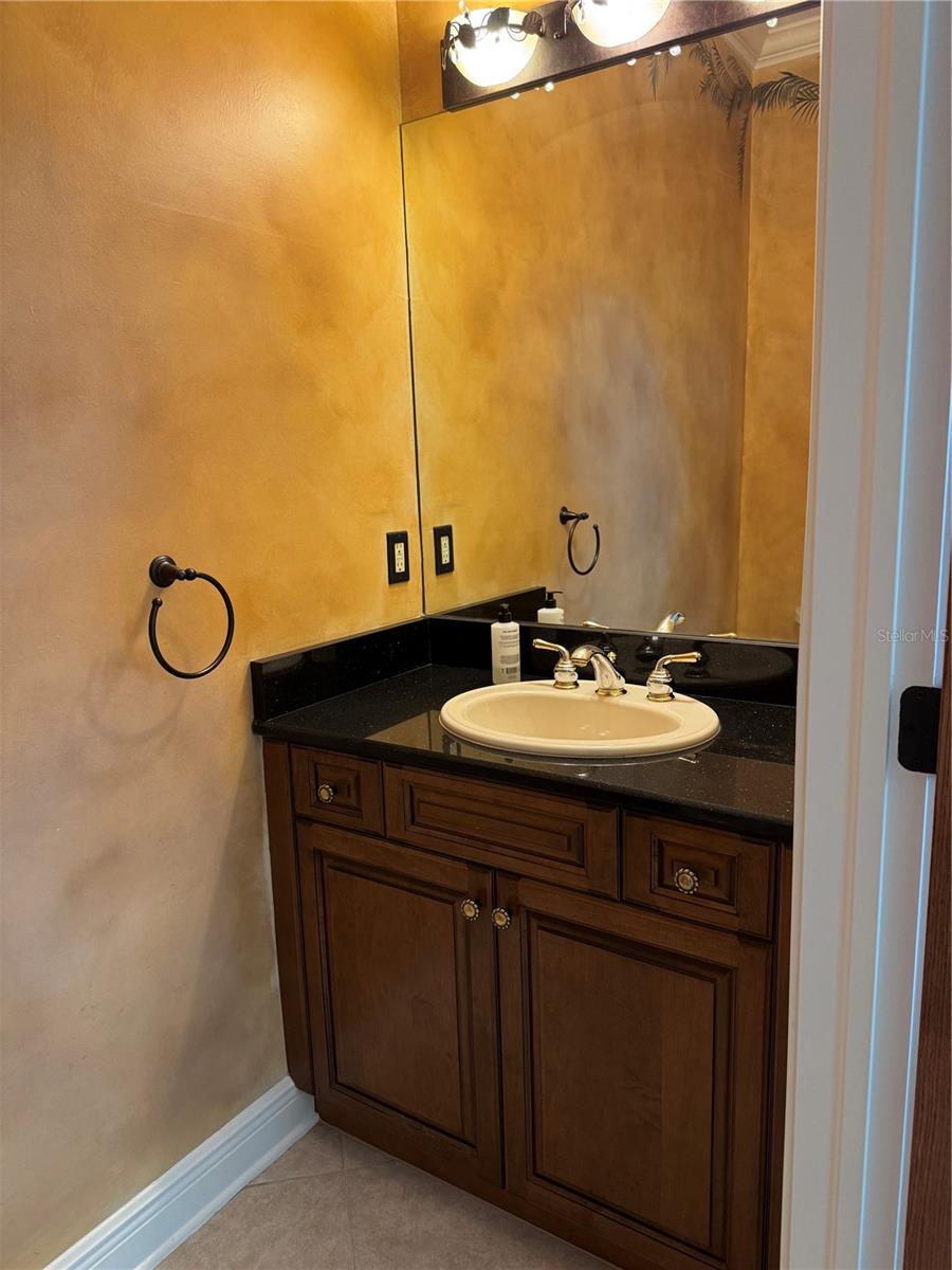 644 Saxony Blvd Property Photo 27