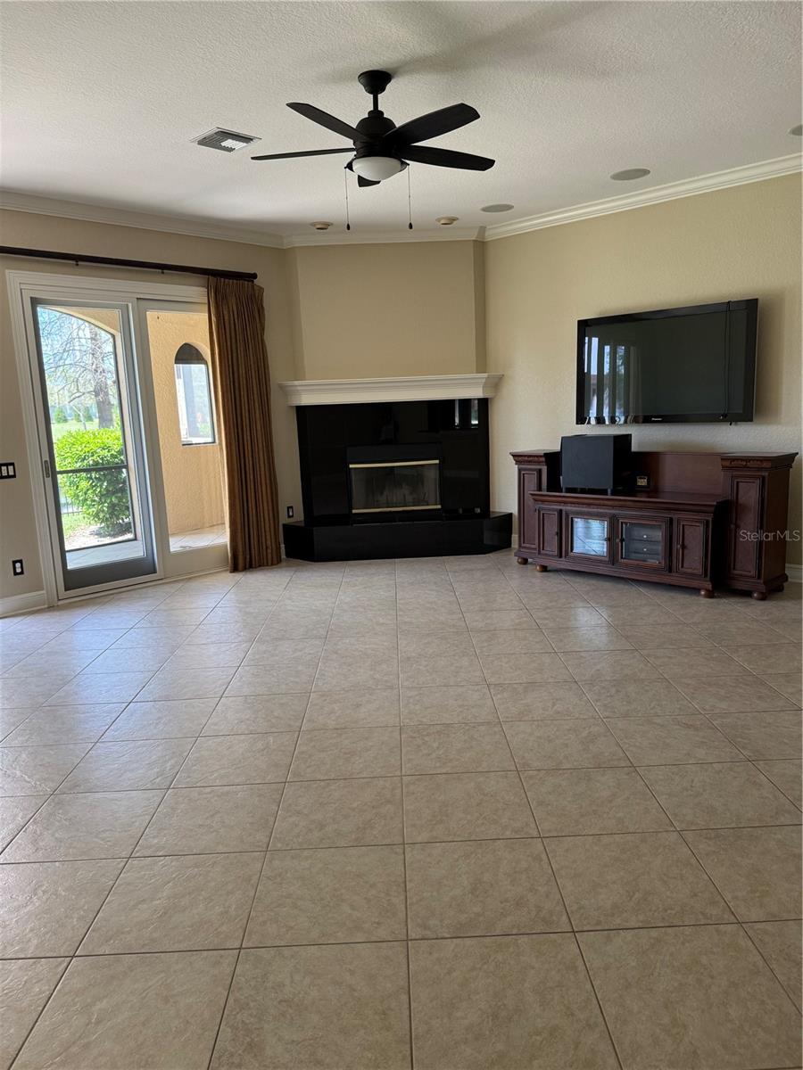 644 Saxony Blvd Property Photo 31