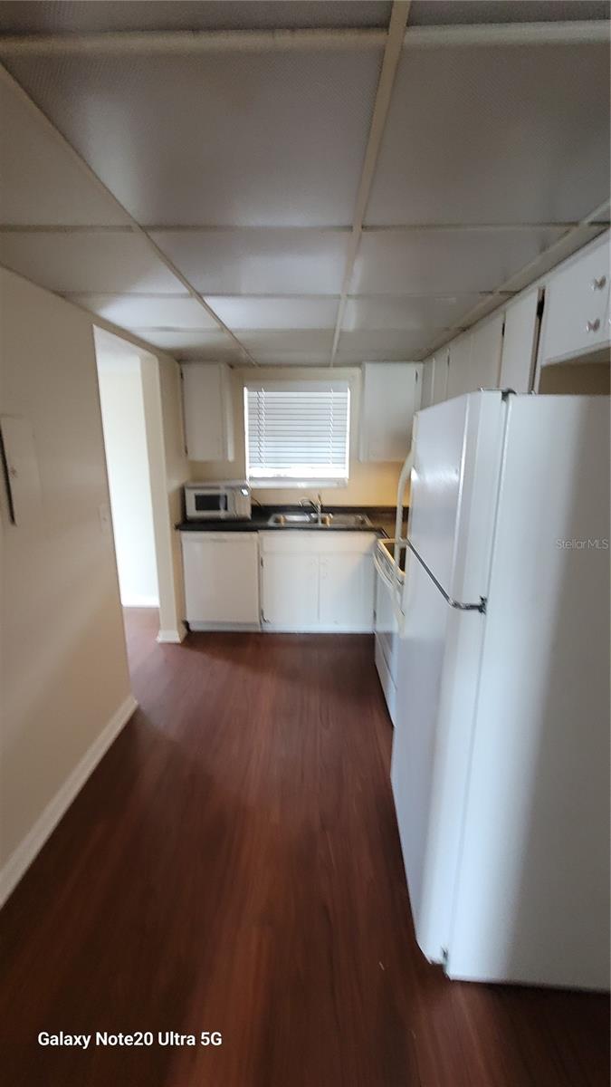 122 N Kings Ave #202 Property Photo 2