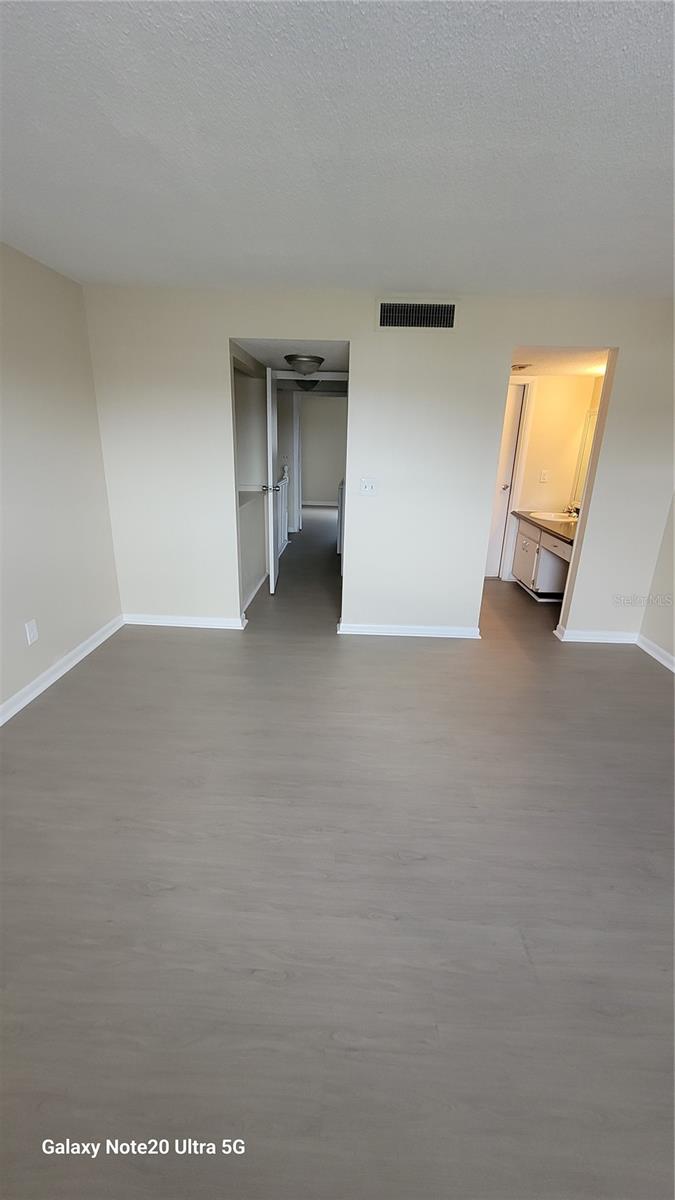 122 N Kings Ave #202 Property Photo 10