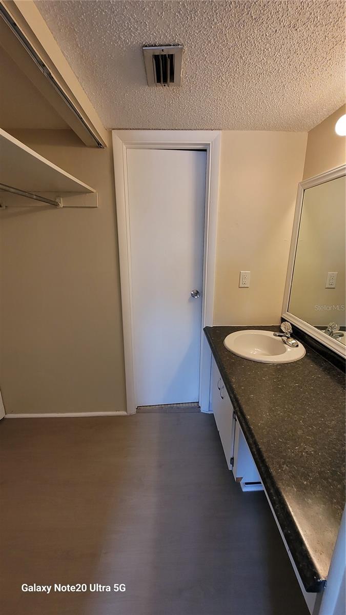 122 N Kings Ave #202 Property Photo 11