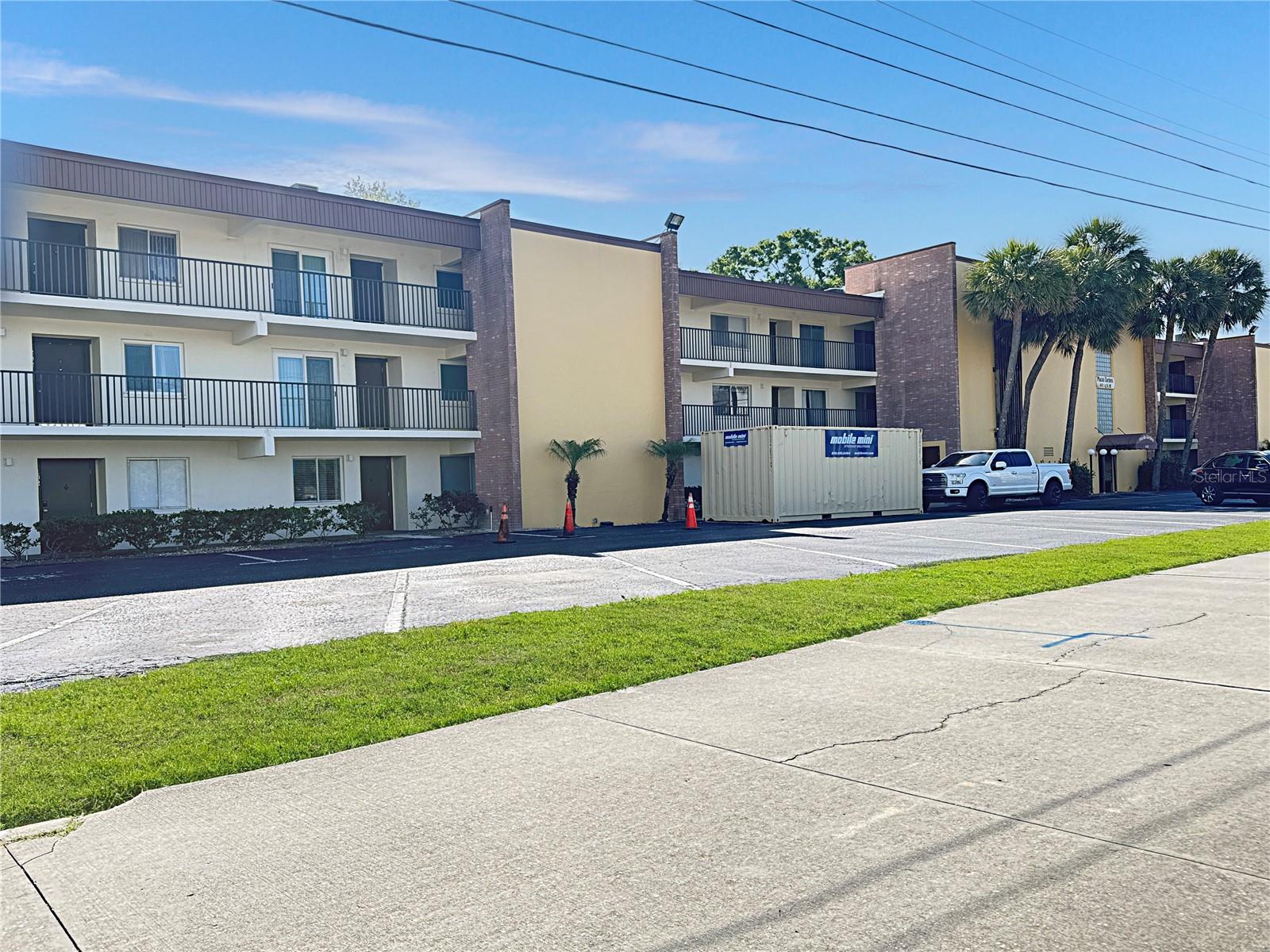 4435 1st St Ne #103 Property Photo 1