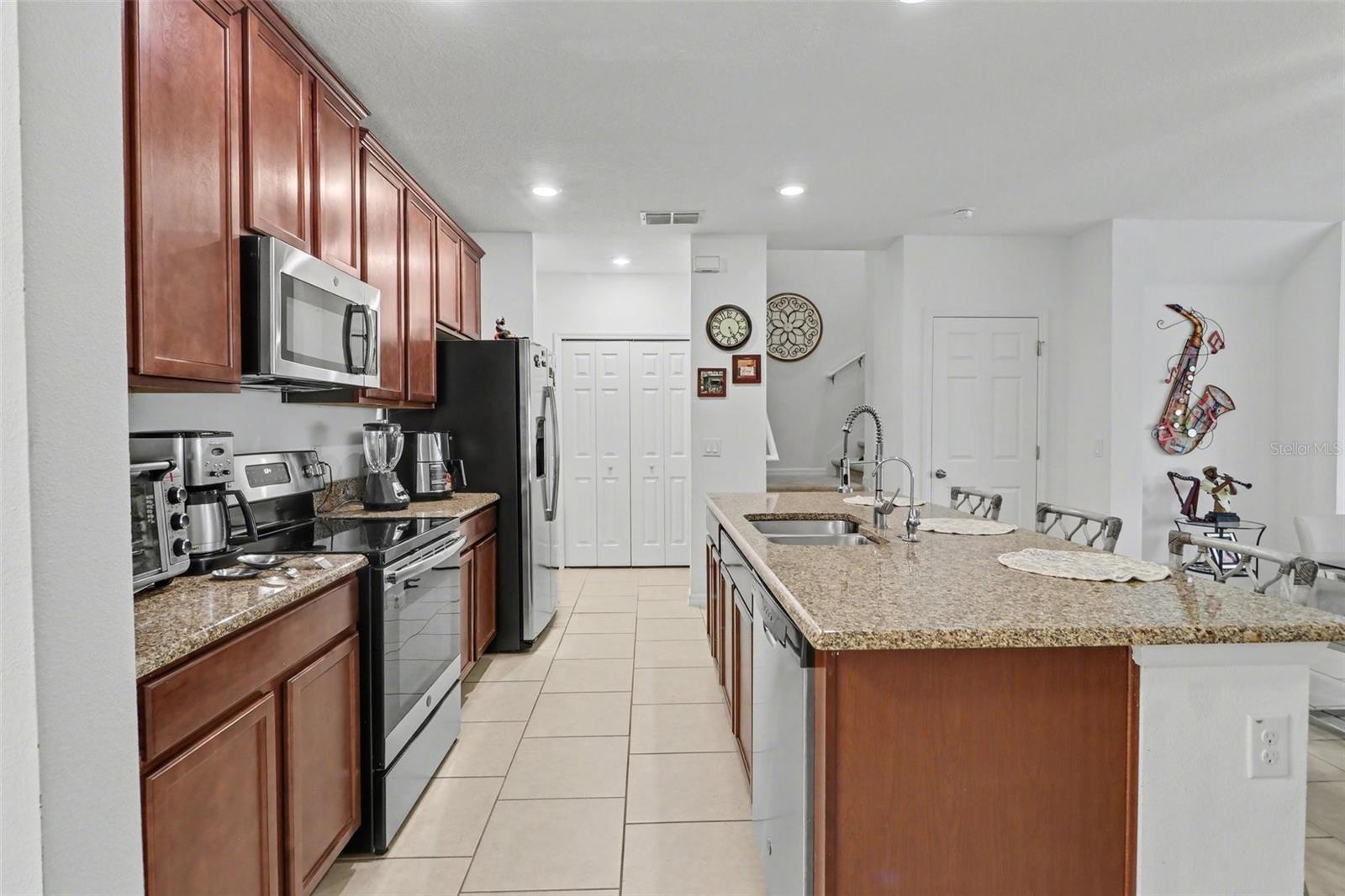 1737 Kato Way Property Photo 13