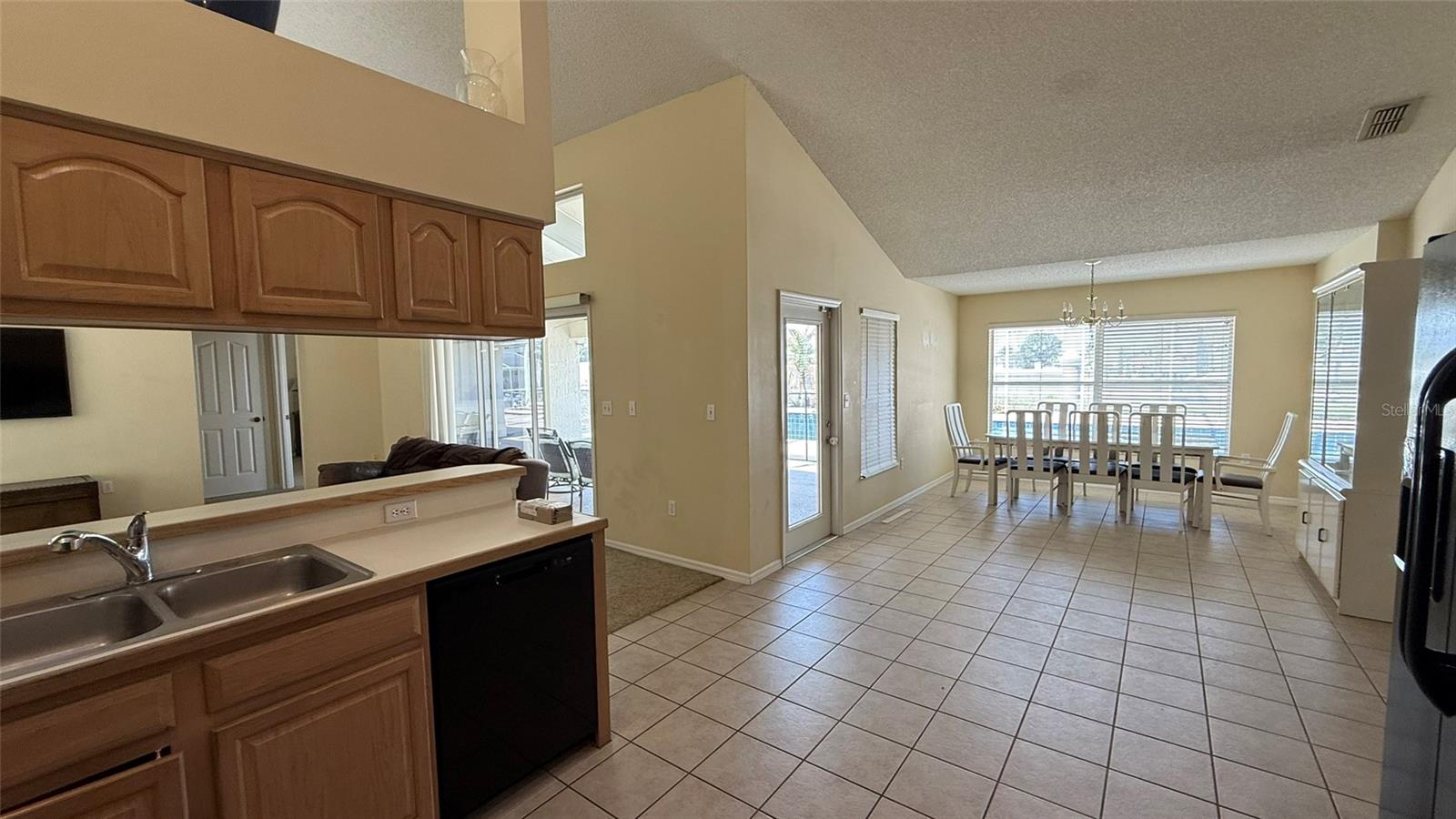 5612 Loma Vista Dr W Property Photo 6