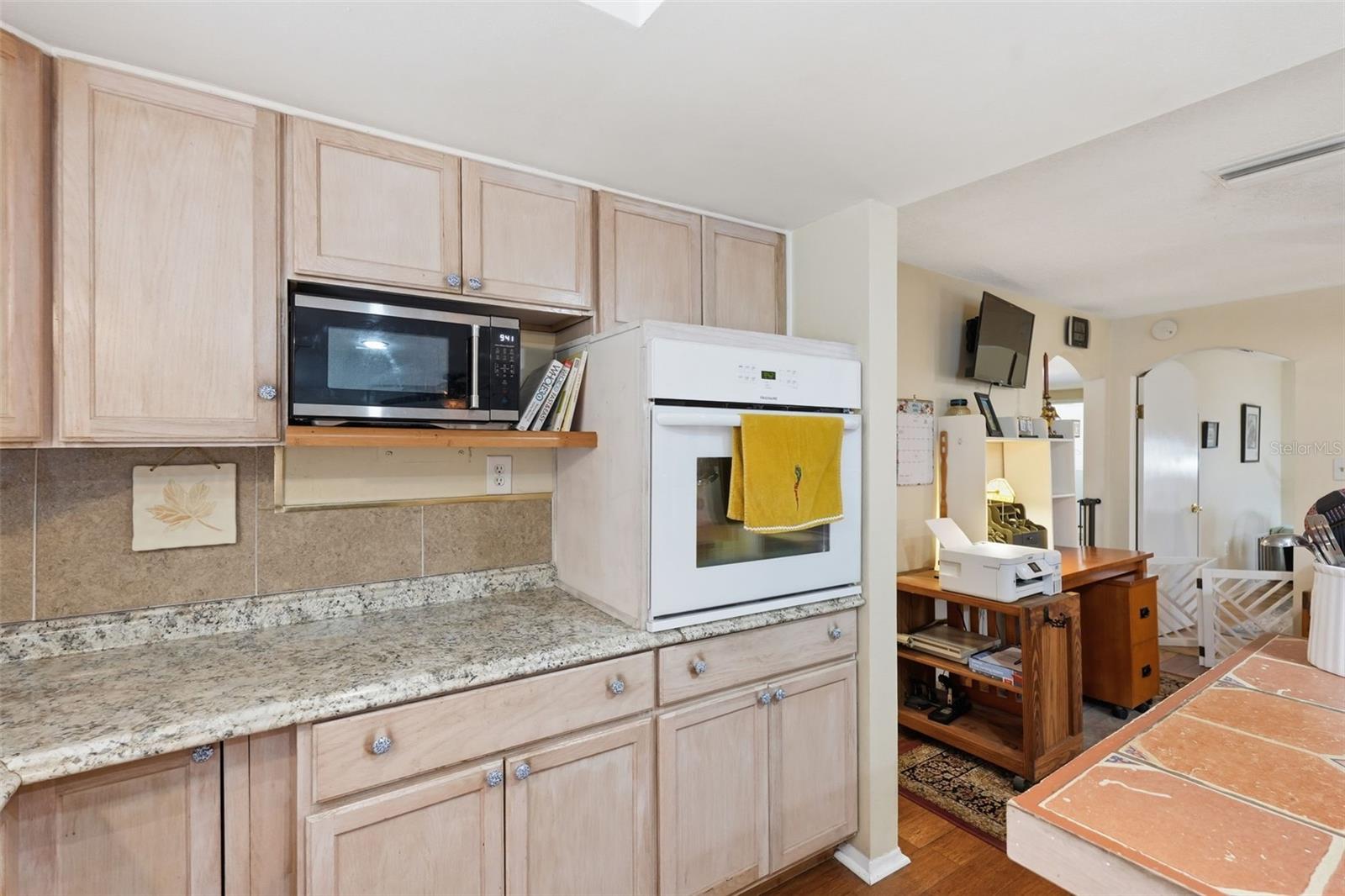 3226 Fairmount Dr Property Photo 8