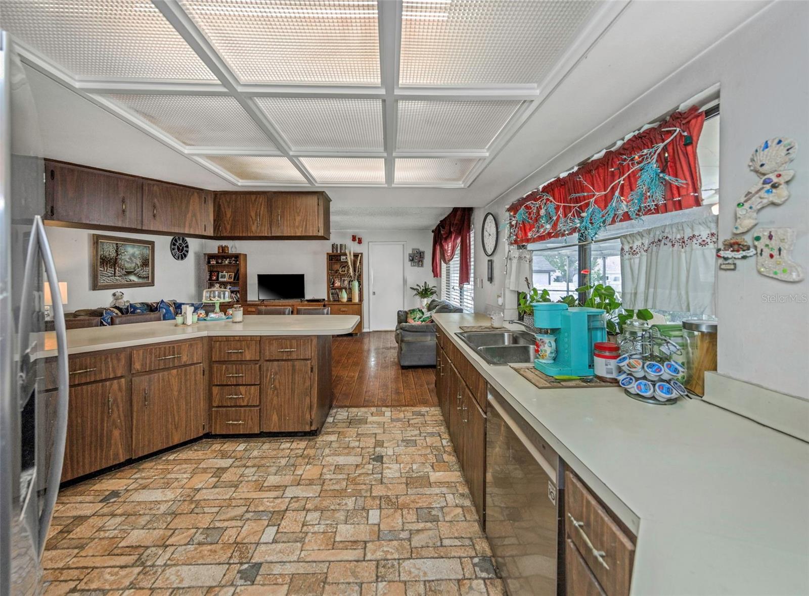 107 Country Villas Dr Property Photo 6