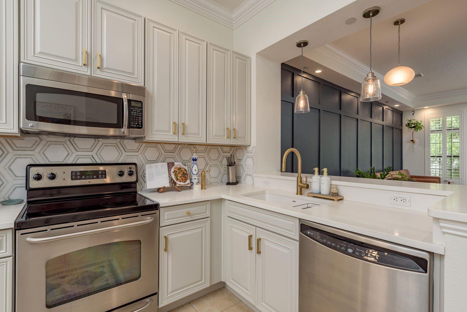 2221 Soho Bay Ct Property Photo 9