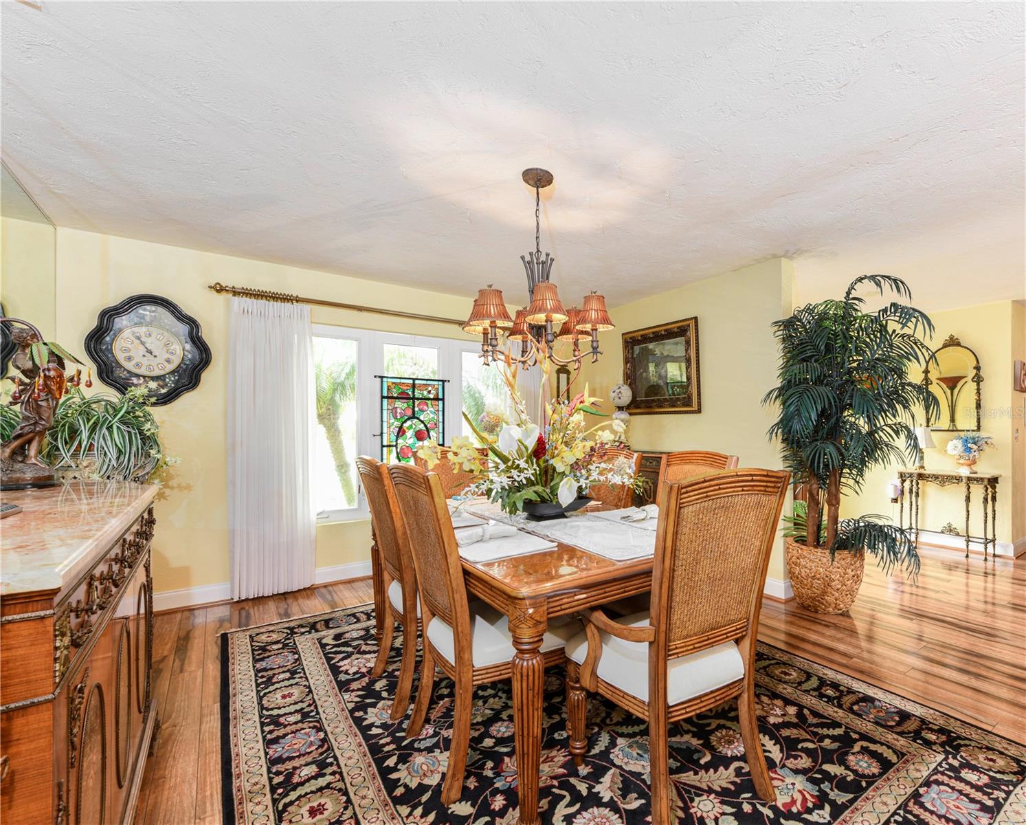 1800 Liesl Dr E Property Photo 8