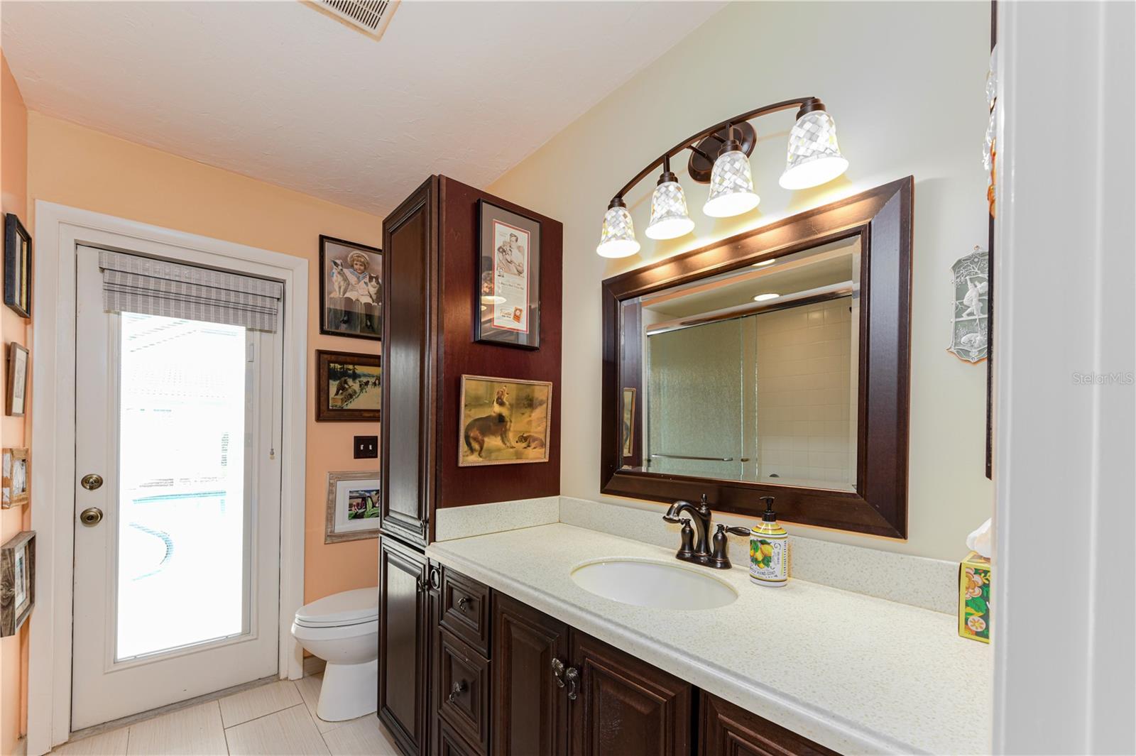 1800 Liesl Dr E Property Photo 20
