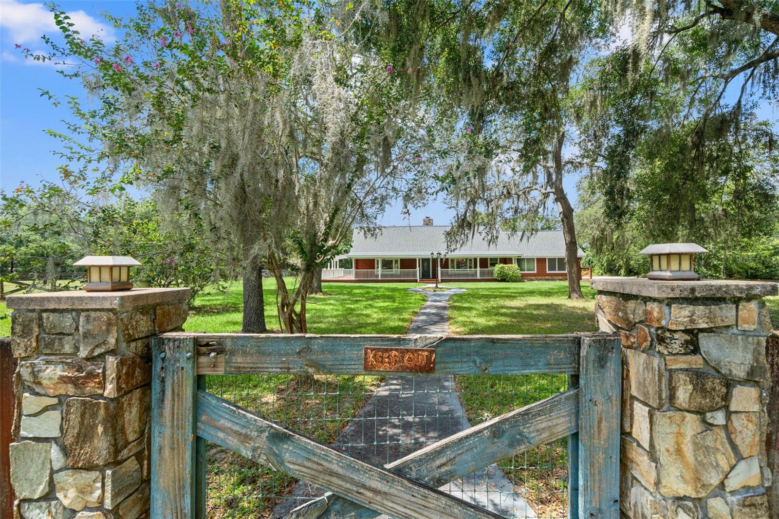 18441 Oaklawn Dr Property Photo 3