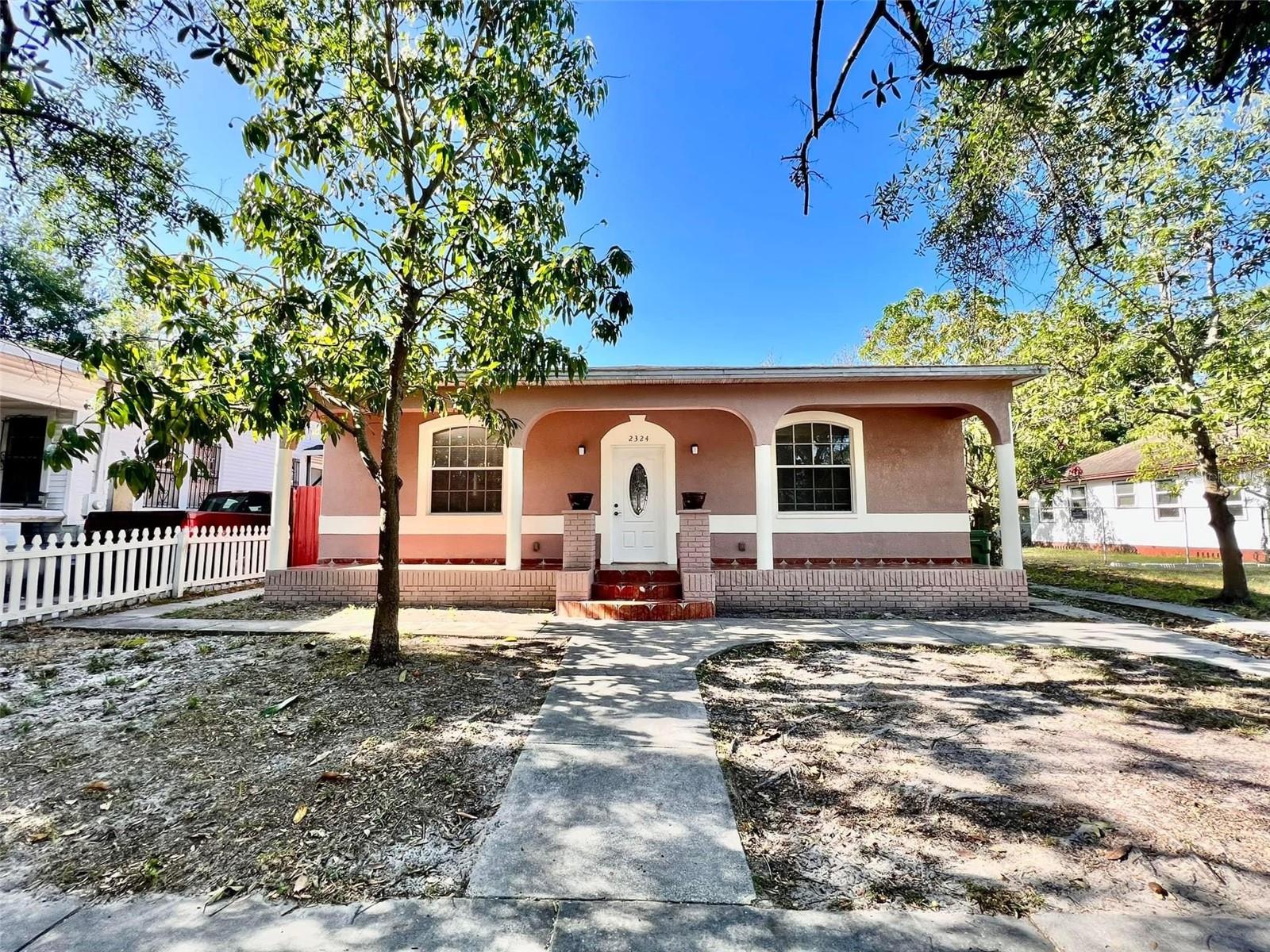 2324 W PALMETTO ST Property Photo 1