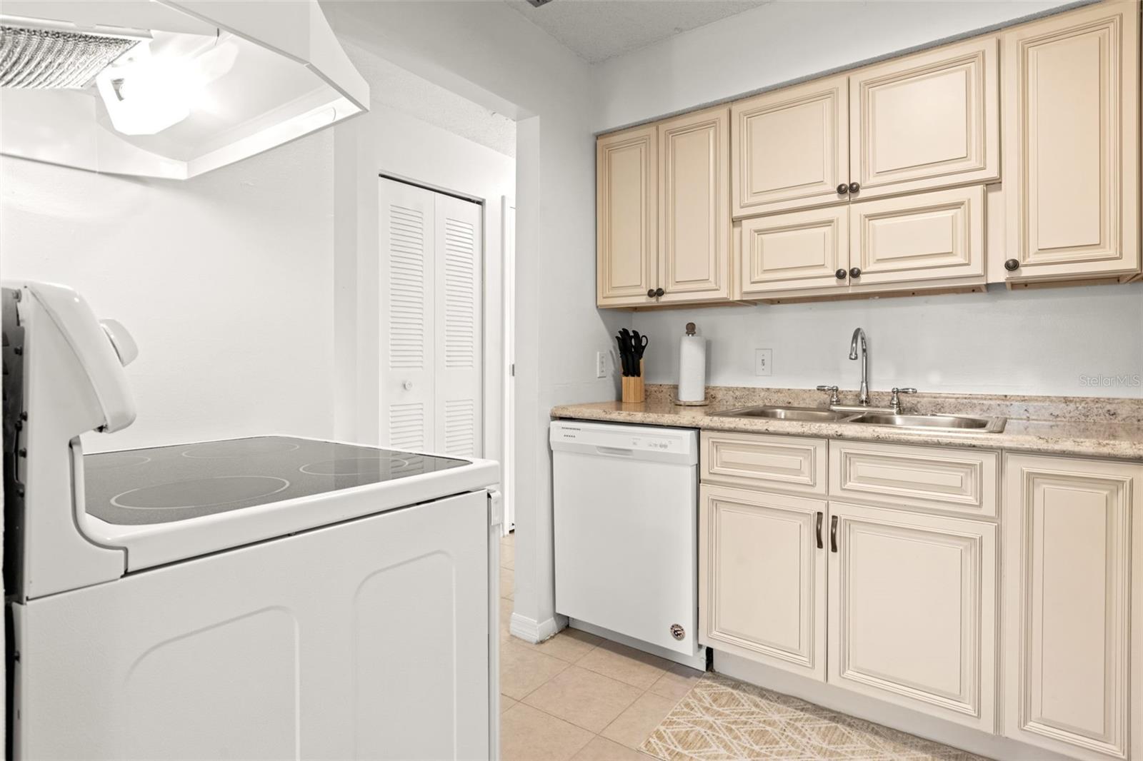 4215 E Bay Dr #1806d Property Photo 12