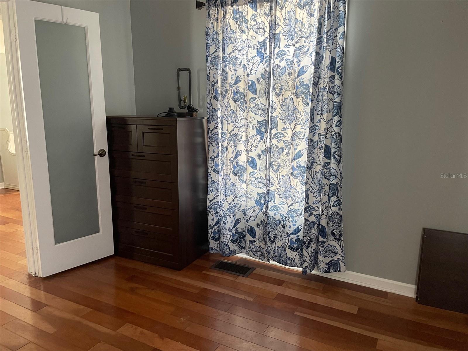 5419 9th Property Photo 3