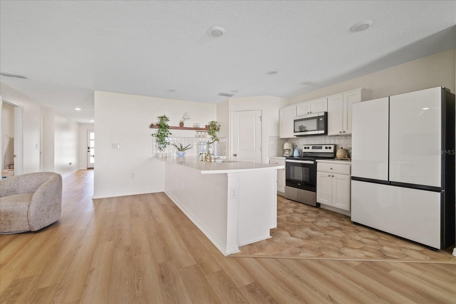 6450 Mariner Blvd Property Photo 10