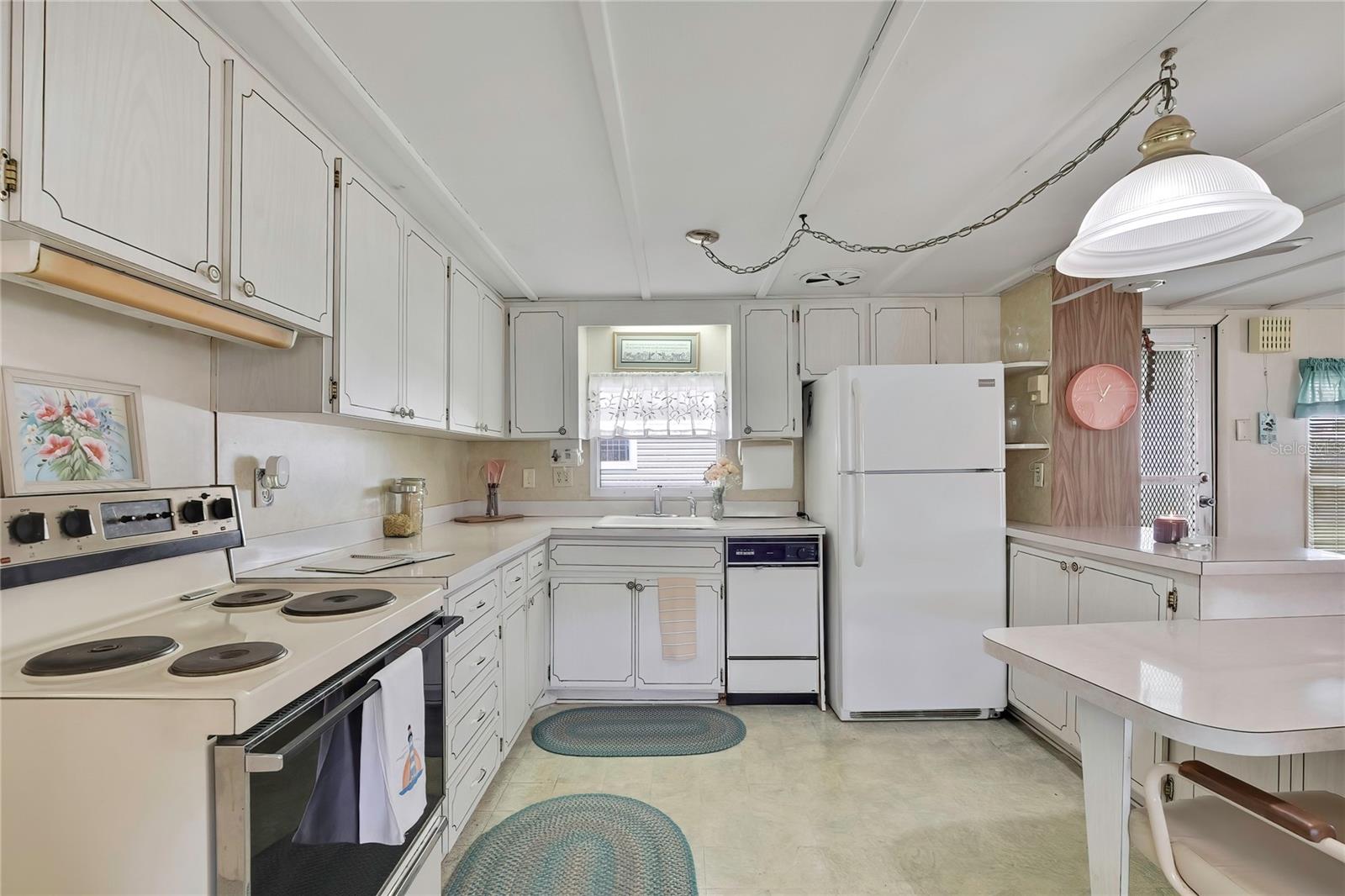 37 William Penn Way #13 Property Photo 8