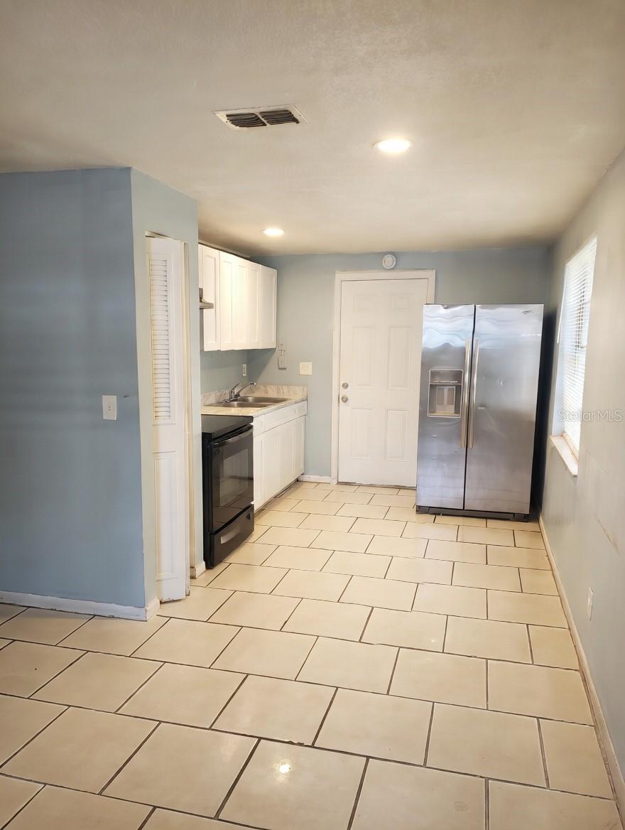 5204 N 45th St #b Property Photo 2