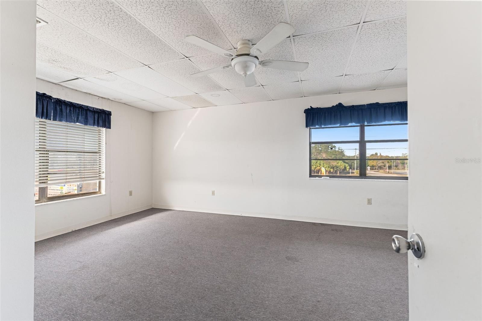 1108 Commercial Way Property Photo 3