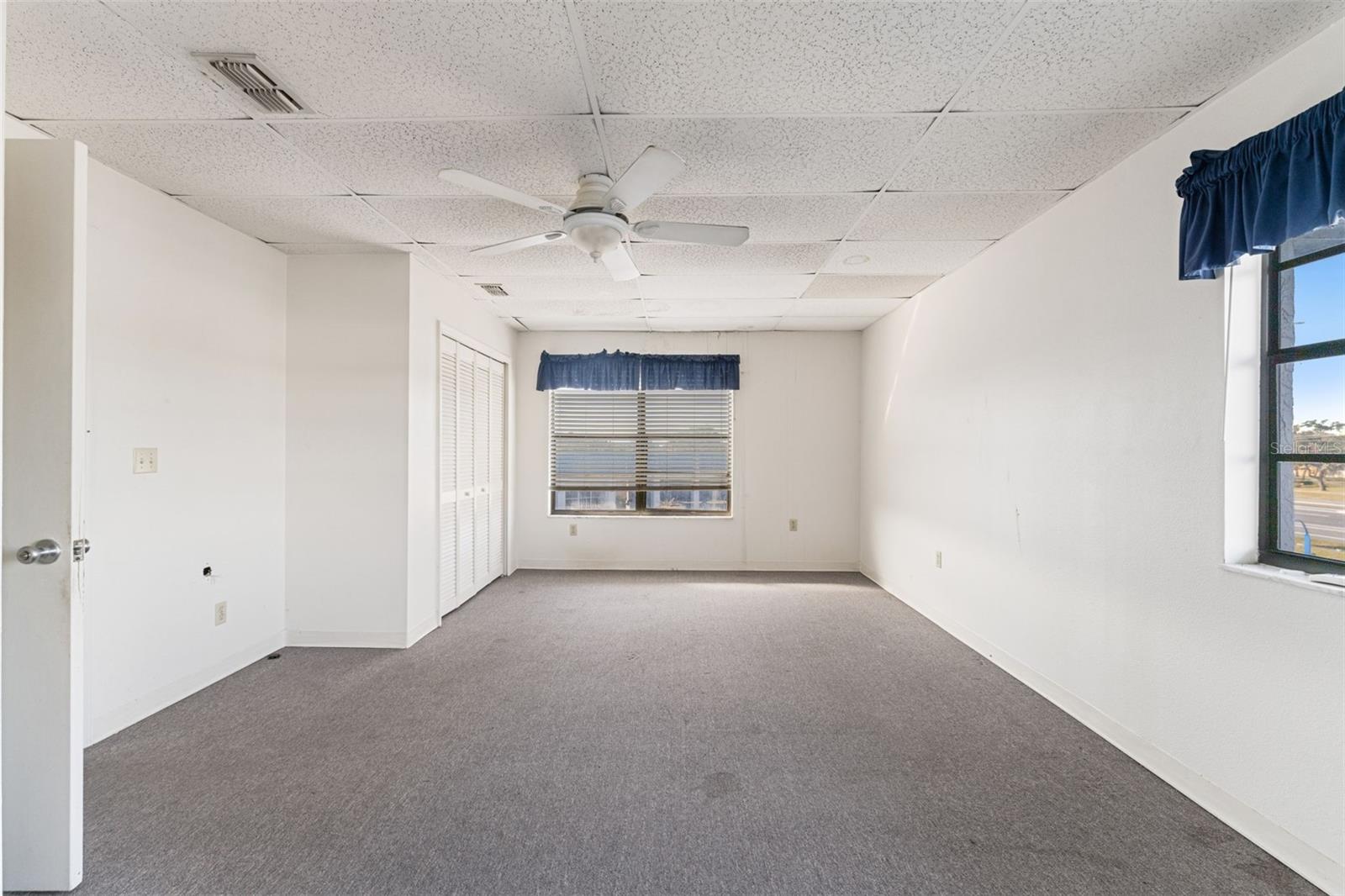 1108 Commercial Way Property Photo 4