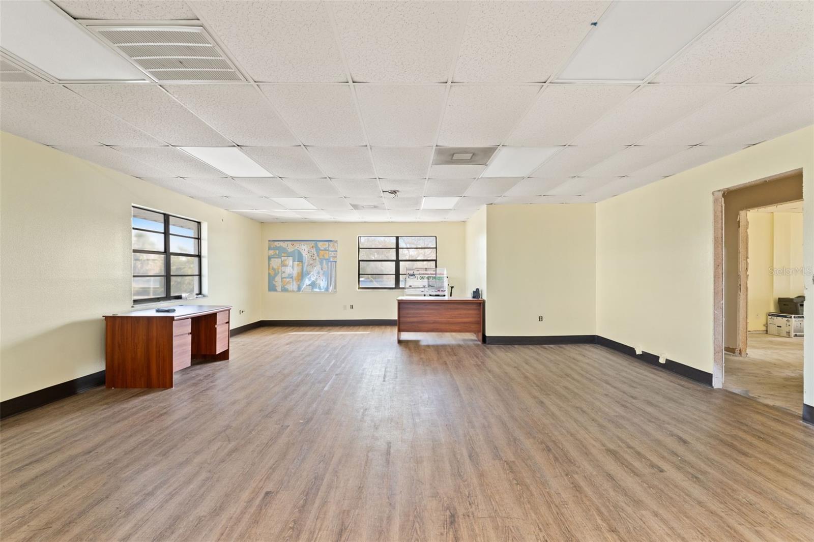 1108 Commercial Way Property Photo 6