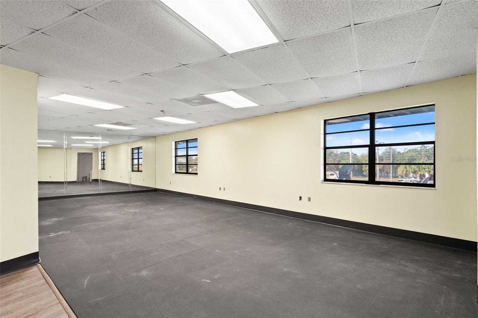 1108 Commercial Way Property Photo 7
