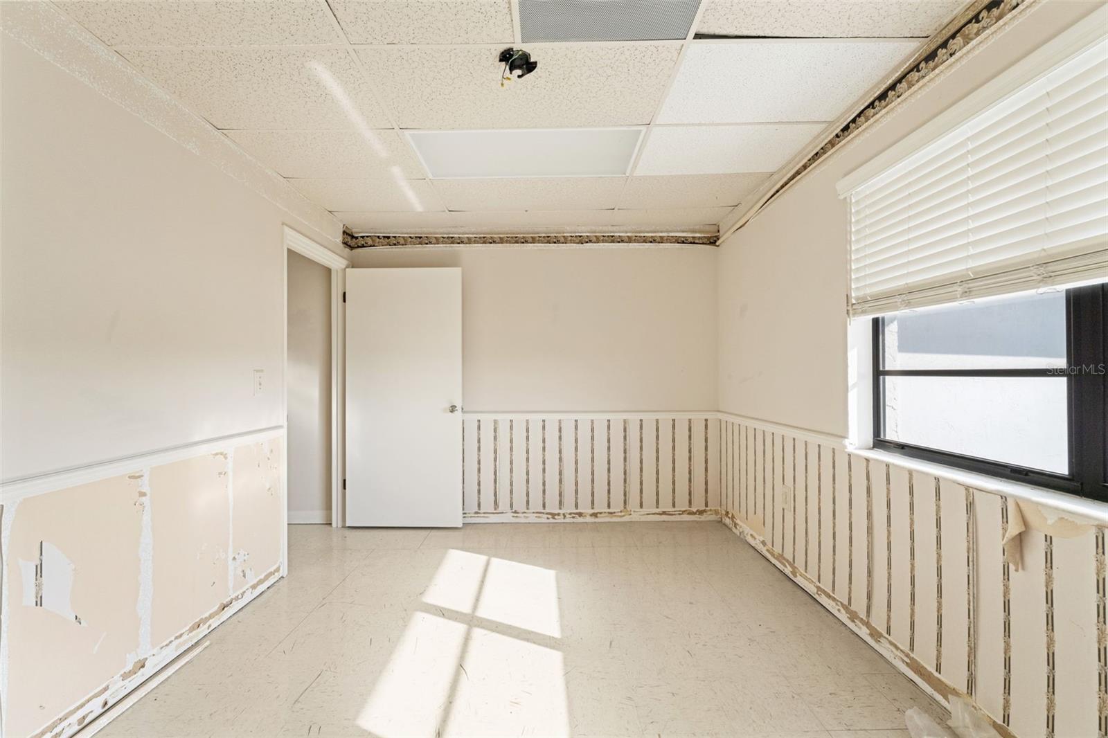 1108 Commercial Way Property Photo 8