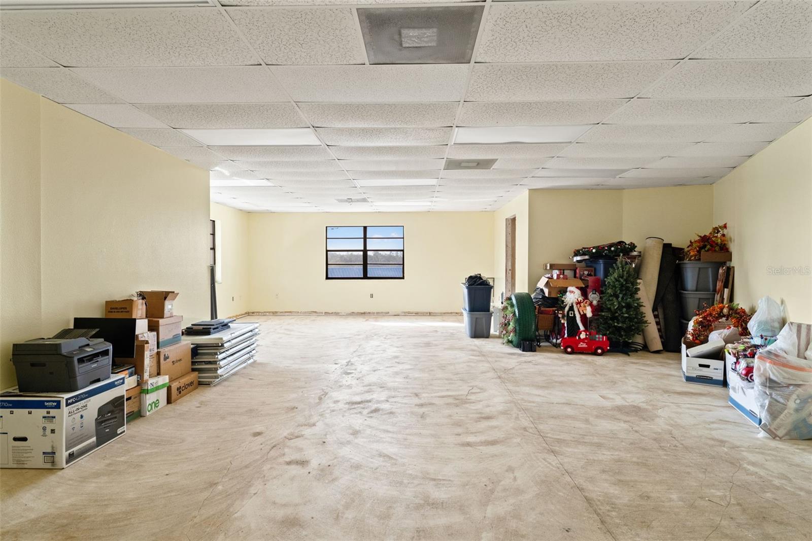 1108 Commercial Way Property Photo 9