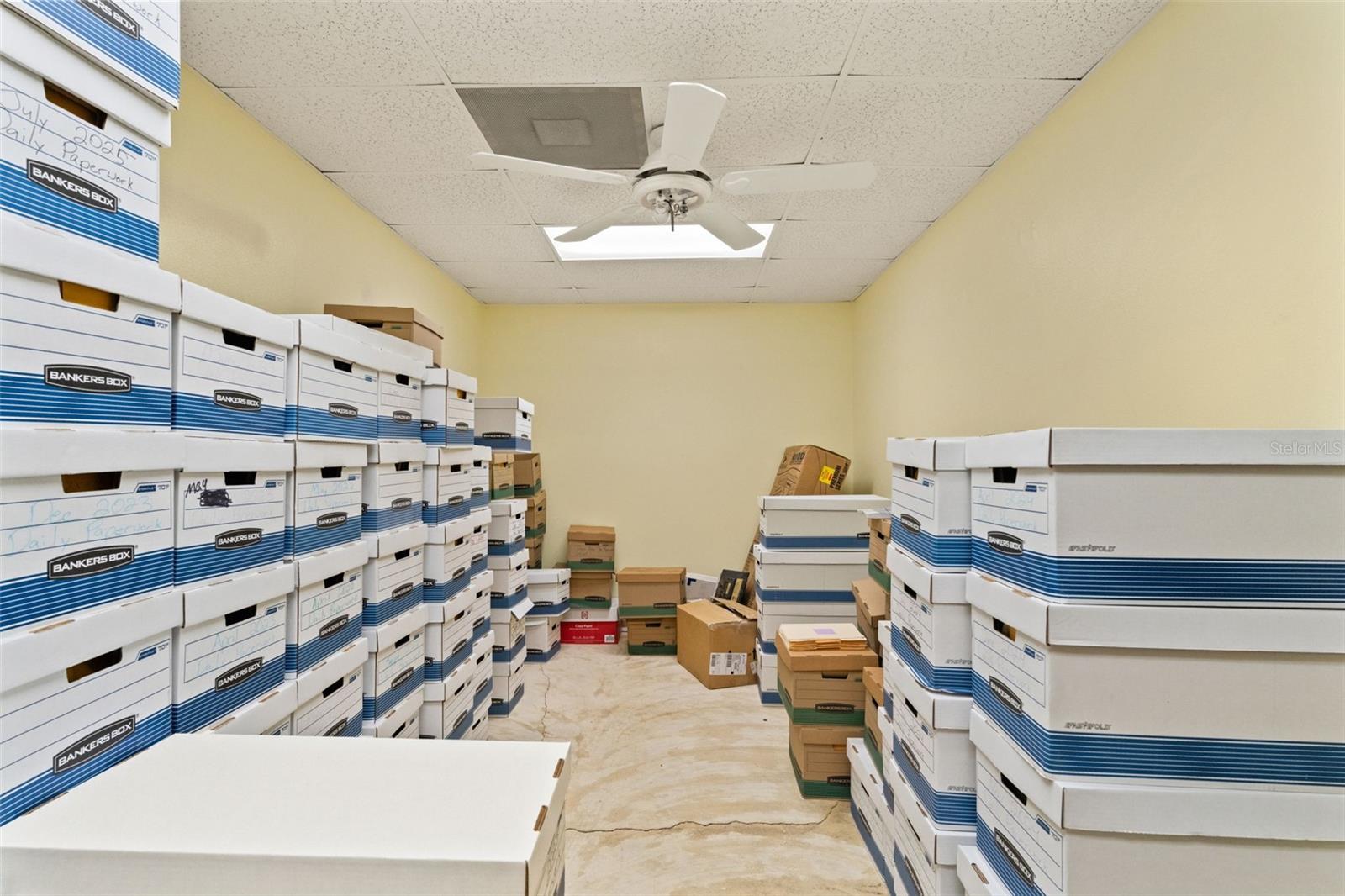 1108 Commercial Way Property Photo 10