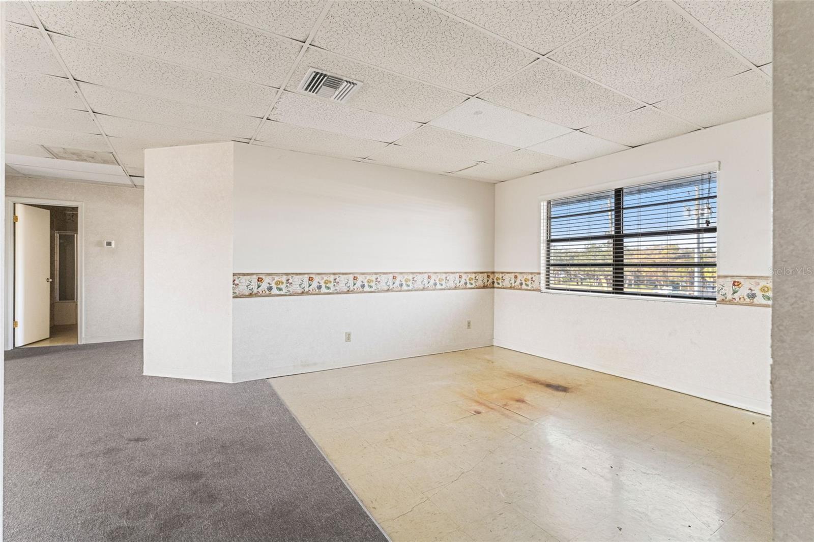 1108 Commercial Way Property Photo 11