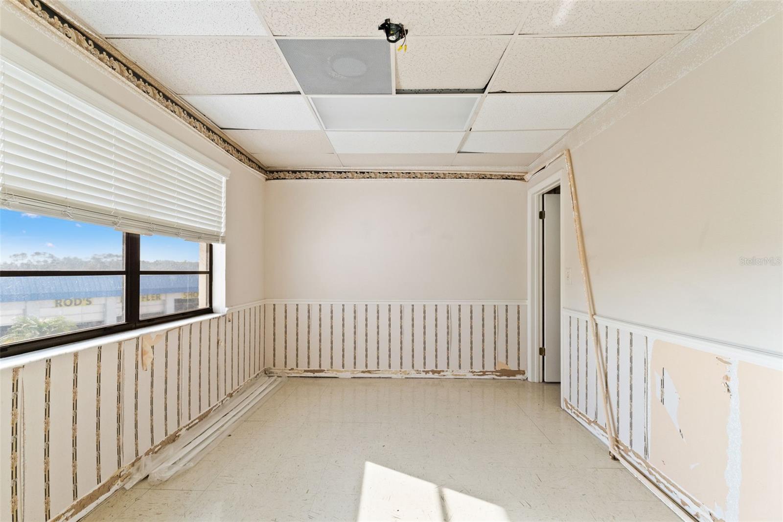 1108 Commercial Way Property Photo 12